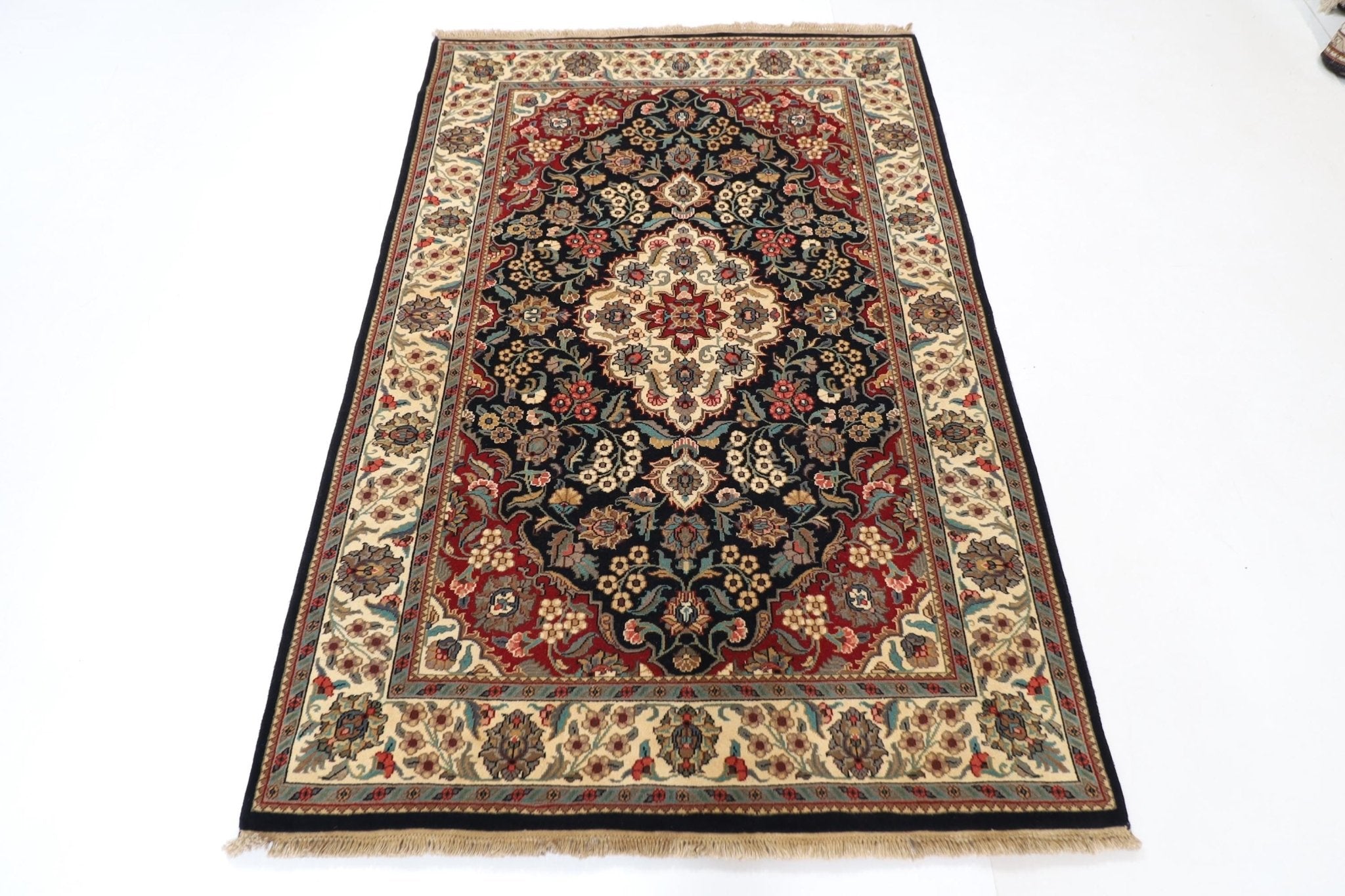 Turkmen Charm - 123 x 186 cm