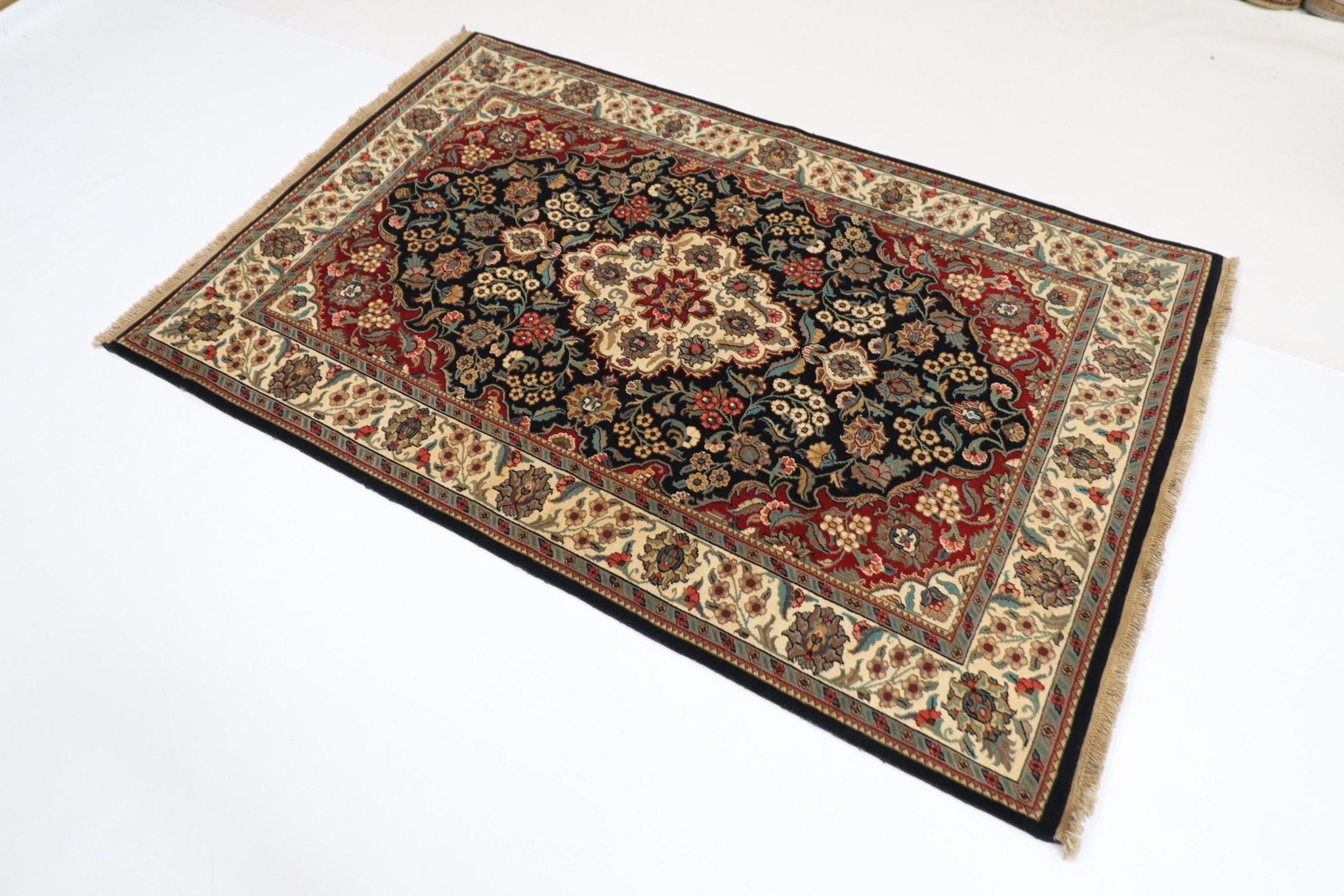 Turkmen Charm - 123 x 186 cm