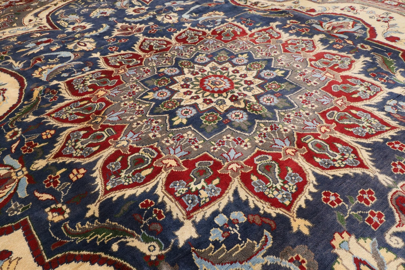 Bokhara Area Rug - 301 x 390 cm