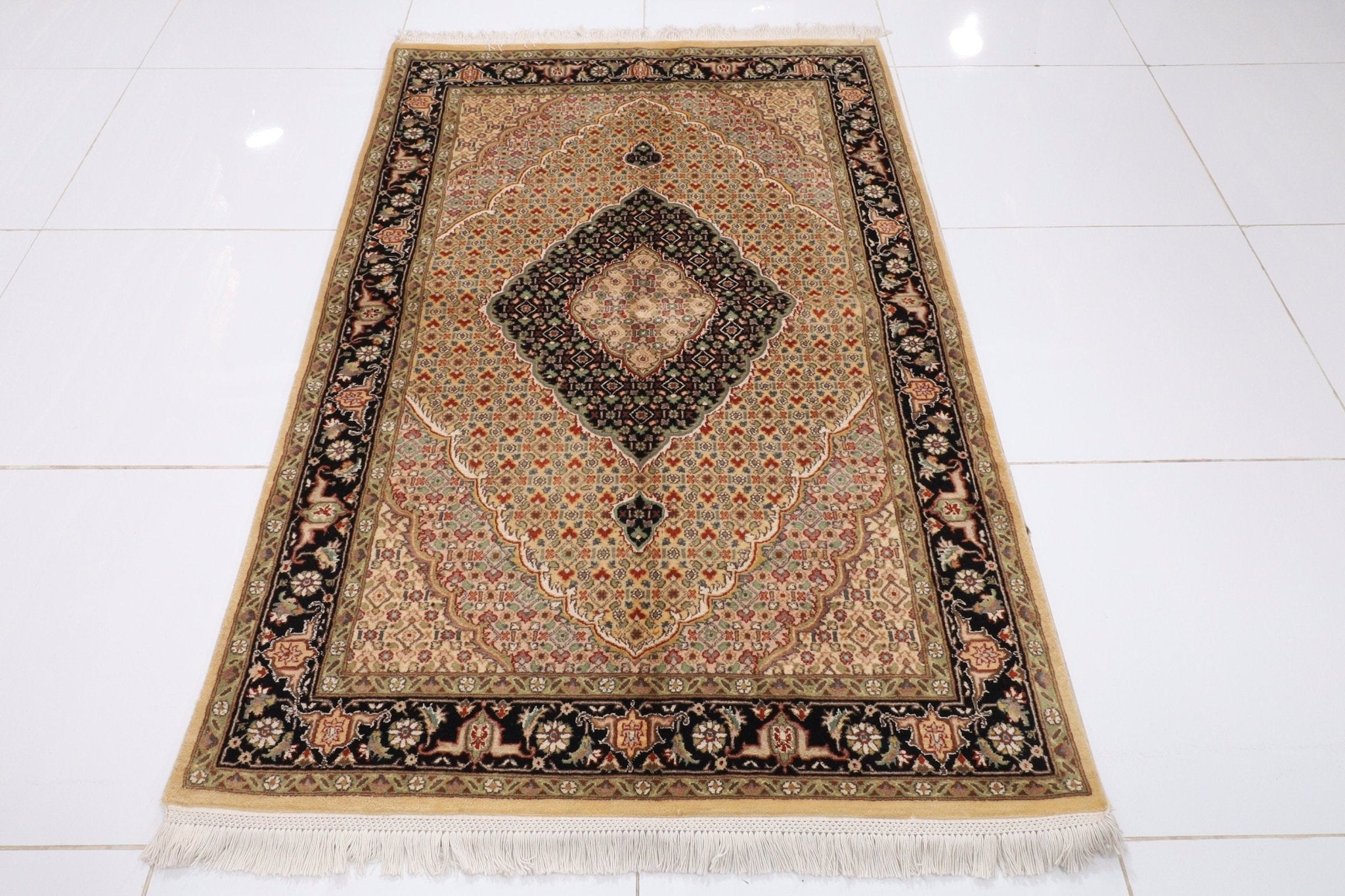 Elegant Turkmen - 121 x 189 cm