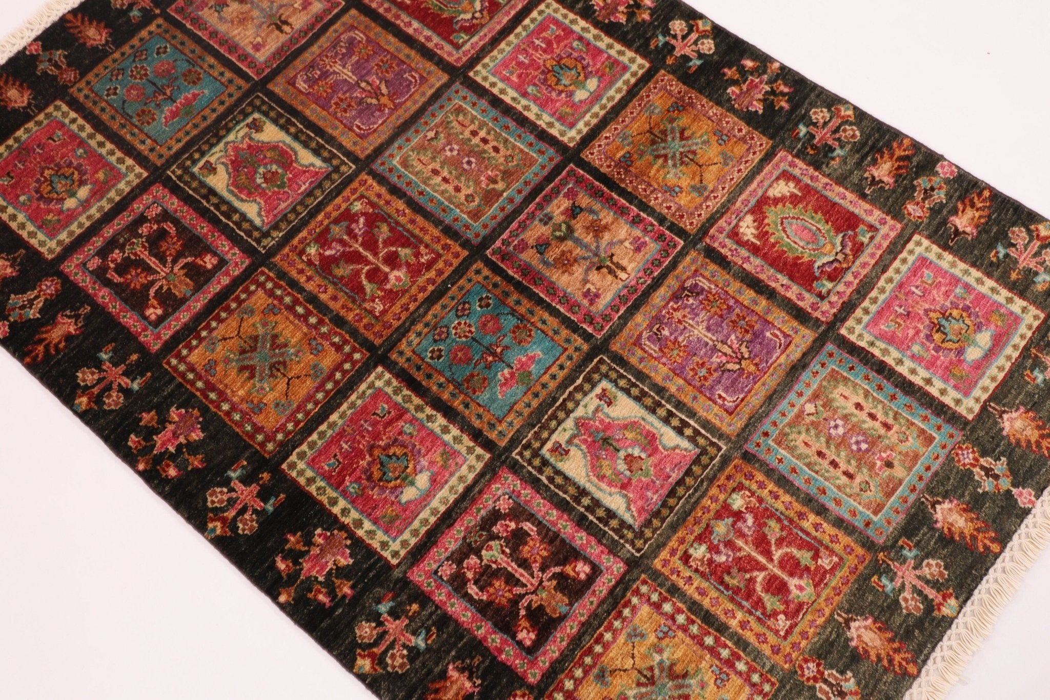 Elegant Turkmen Rug - 100x157 cm