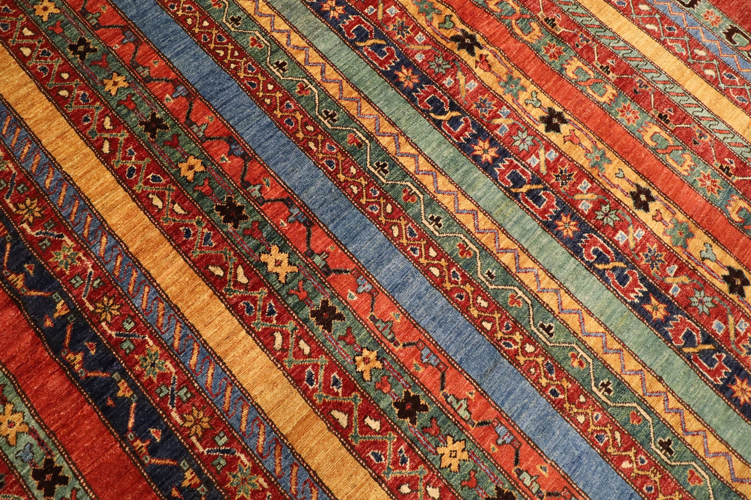 Vibrant Turkmen - 238x290 cm