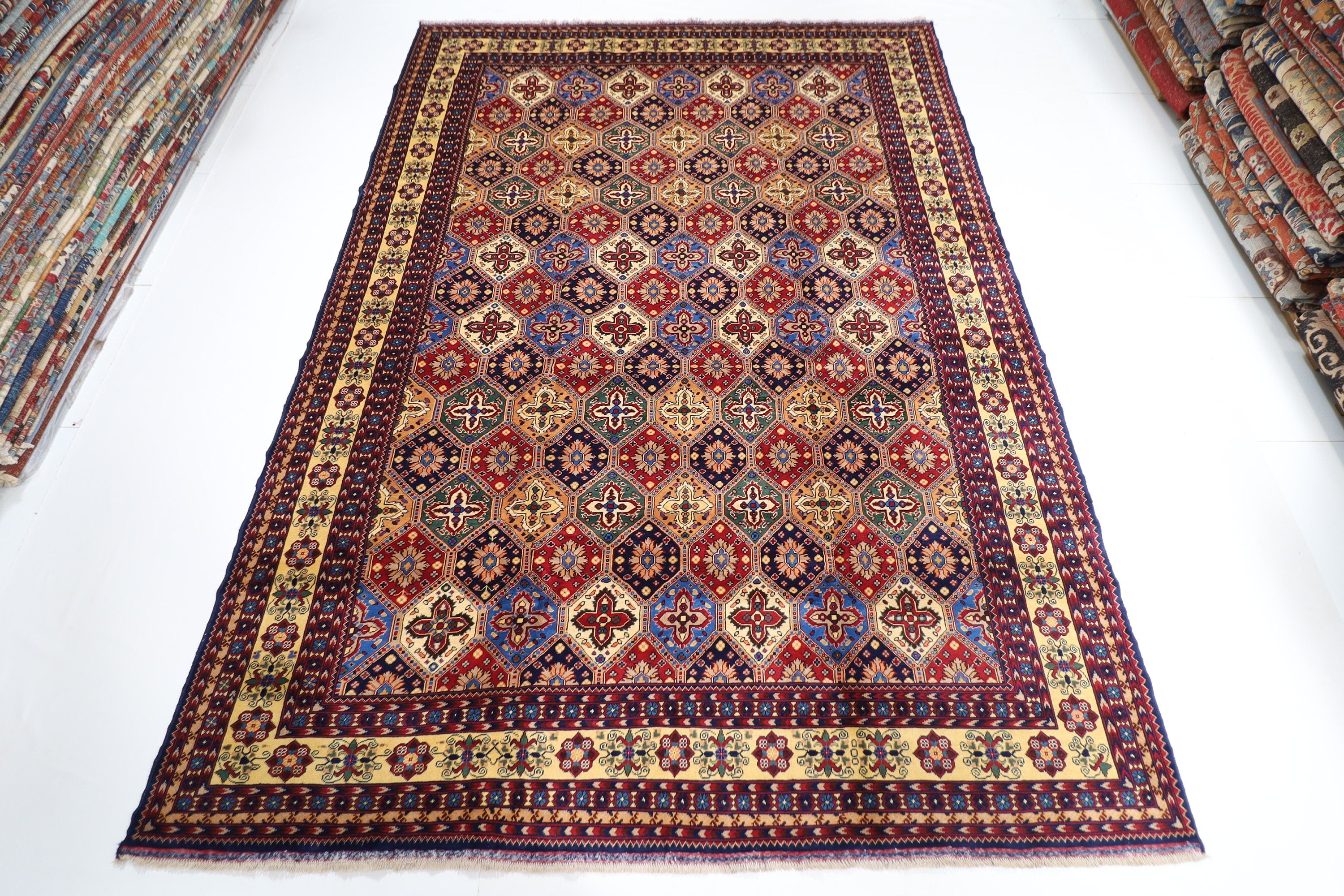 Tribal Rug - 250 x 350 cm (8.3 x 11.6 ft)