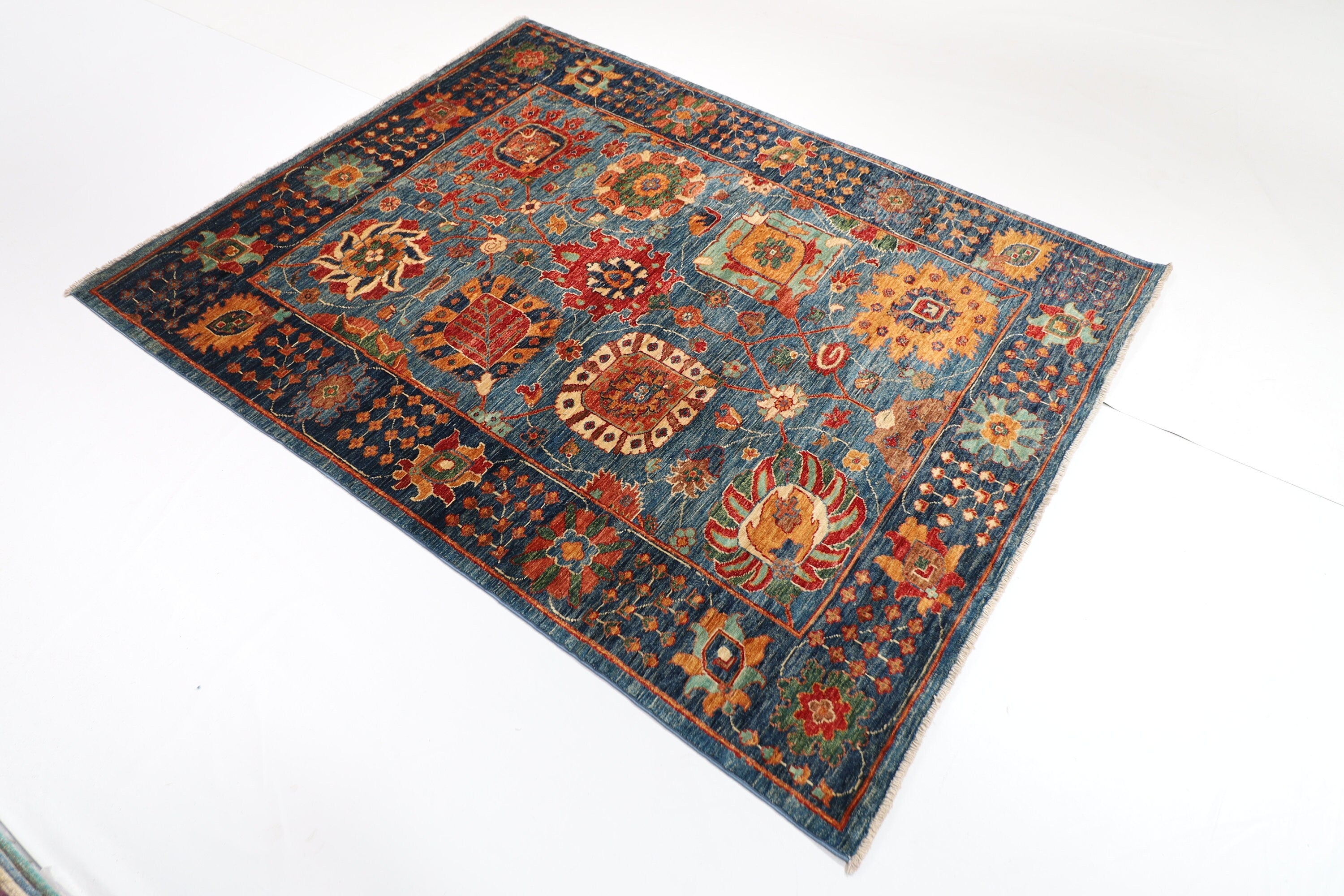 Turkmen - 152 x 195 cm (5 x 6.5 ft) Hand Knotted Wool Rug