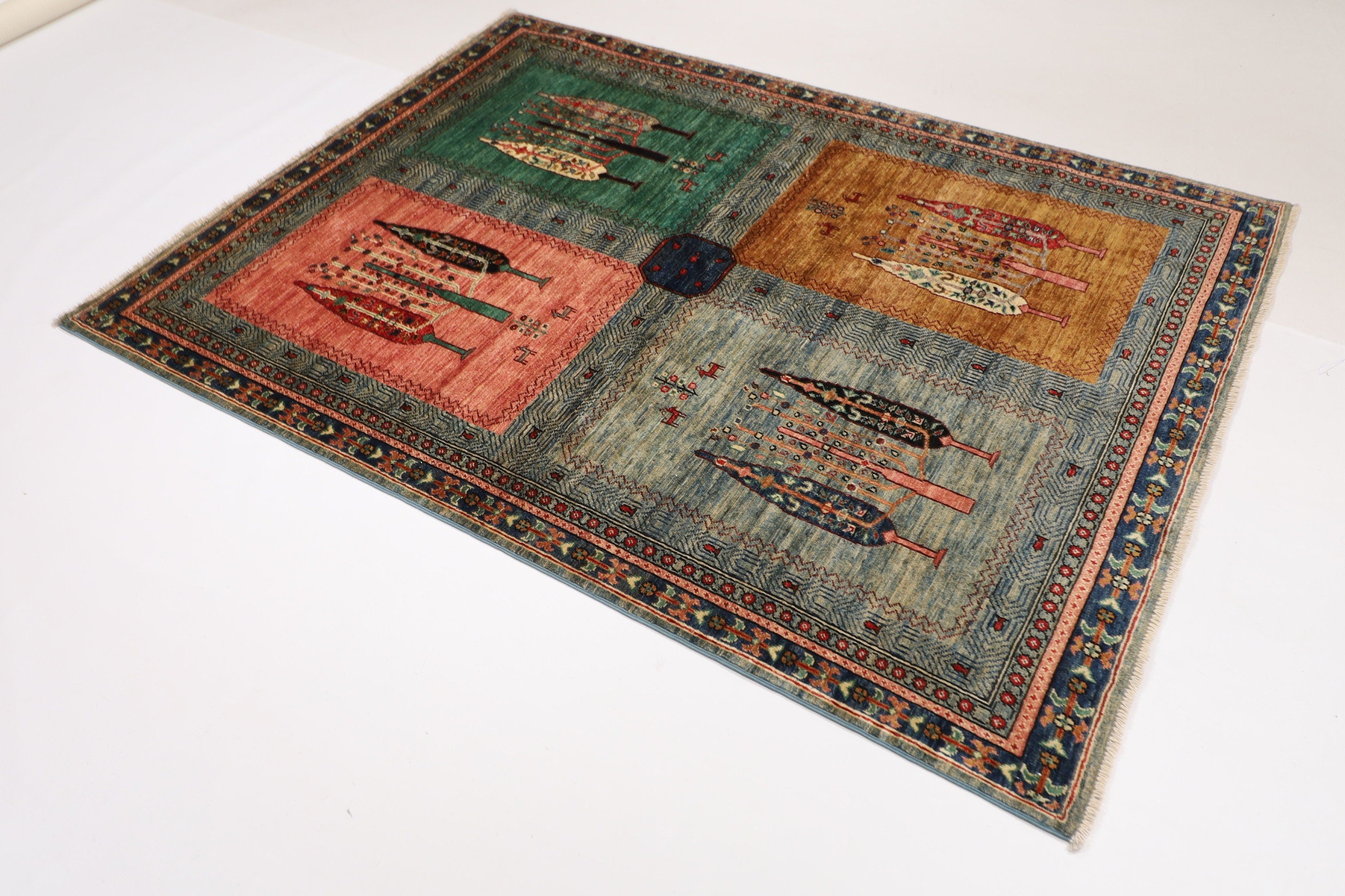 Turkmen - 154 x 205 cm (5.1 x 6.9 ft)