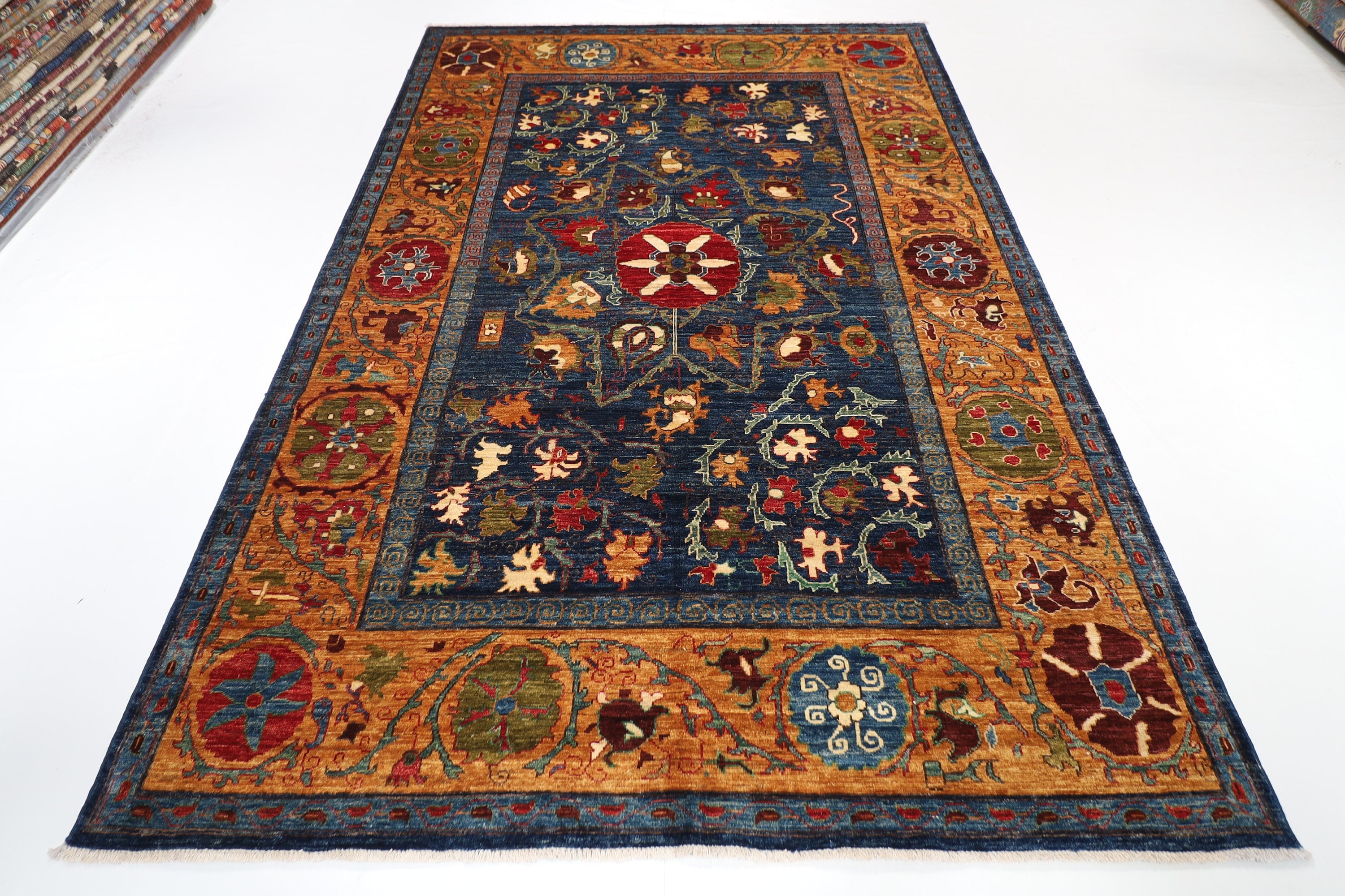 Turkmen Suzani Rug - 184 x 281 cm (6.3 x 9.3 ft)