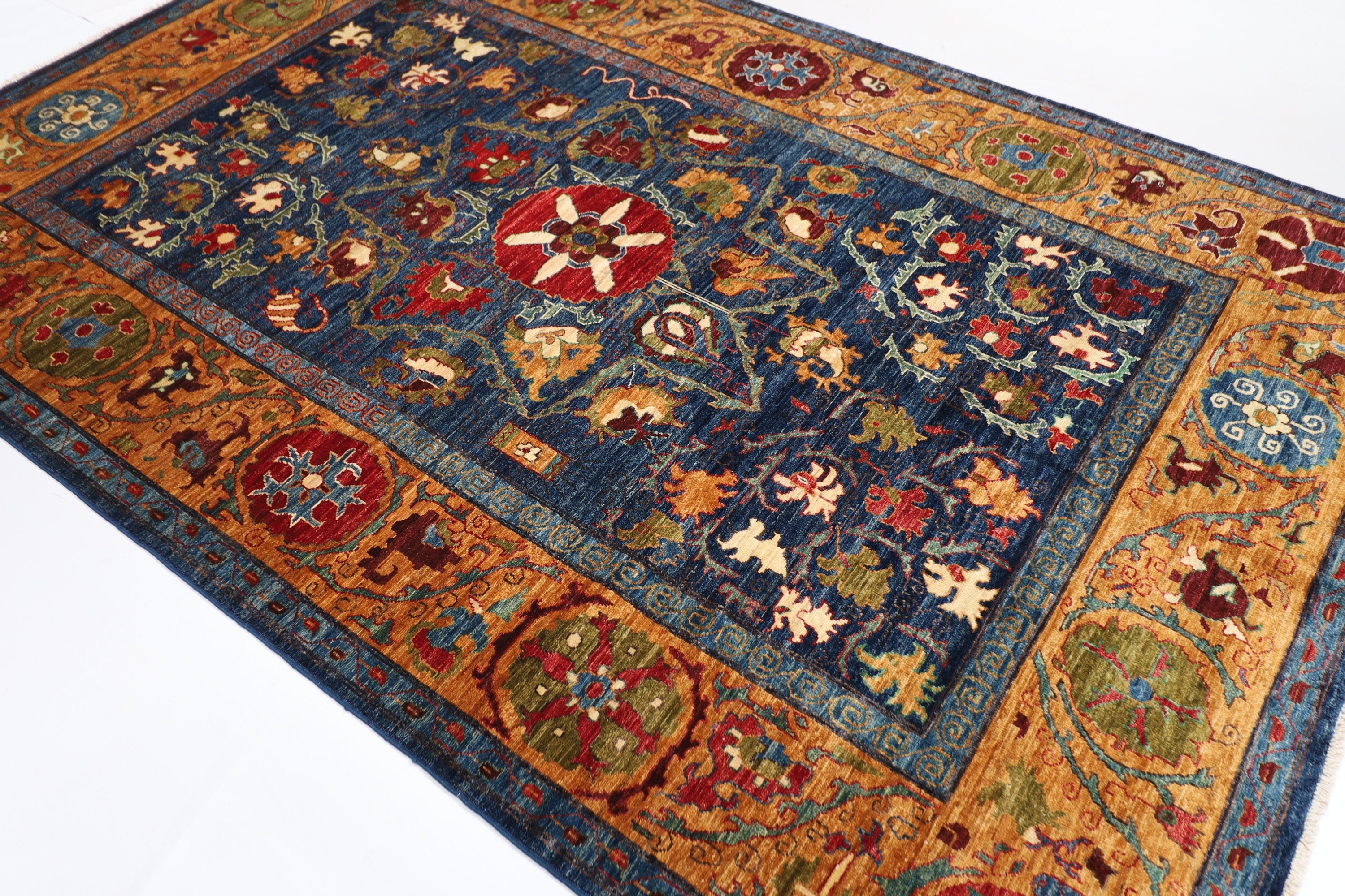 Turkmen Suzani Rug - 184 x 281 cm (6.3 x 9.3 ft)