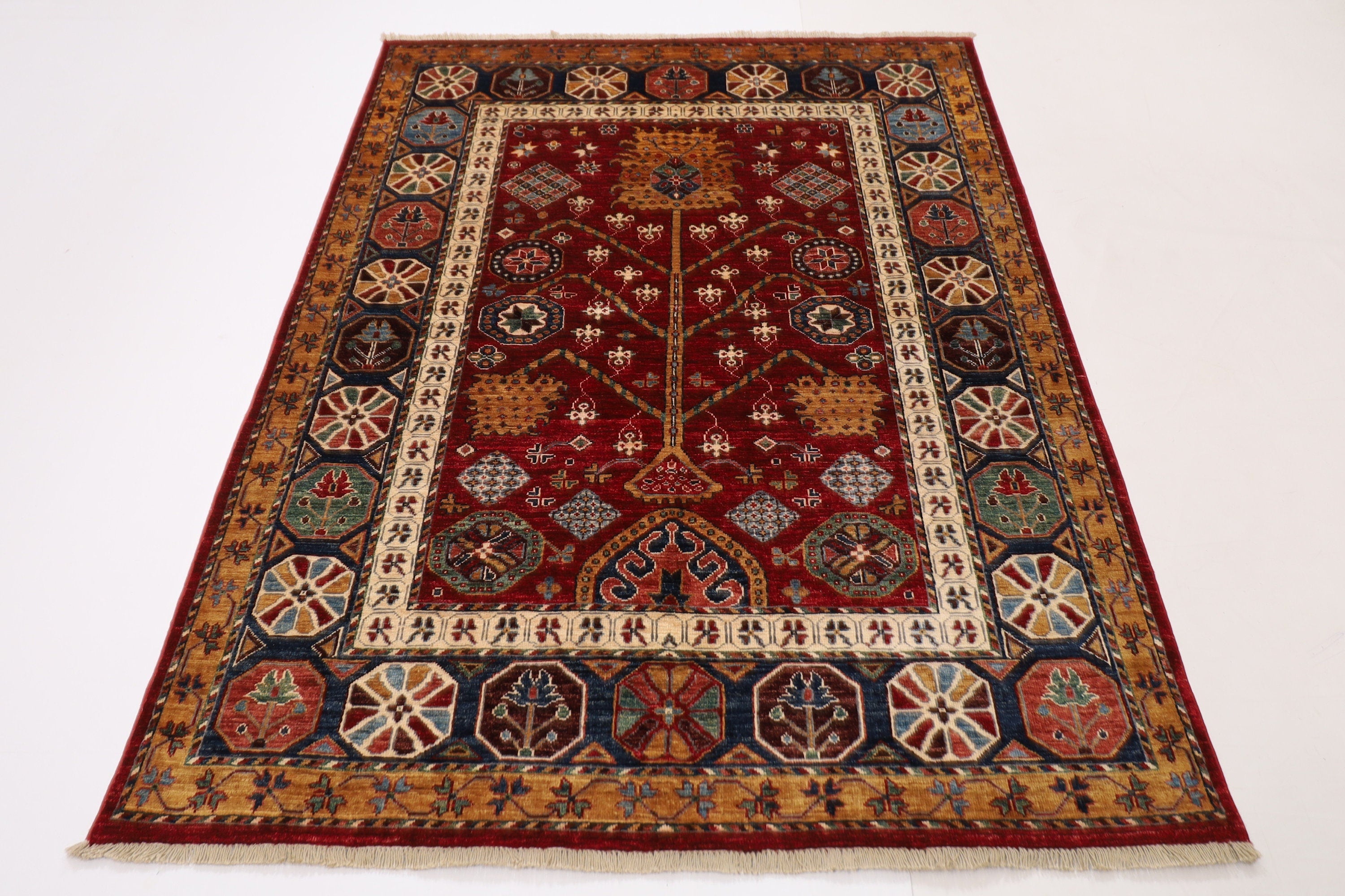 Persian Rug - 153 x 203 cm, 5 x 6.8 ft