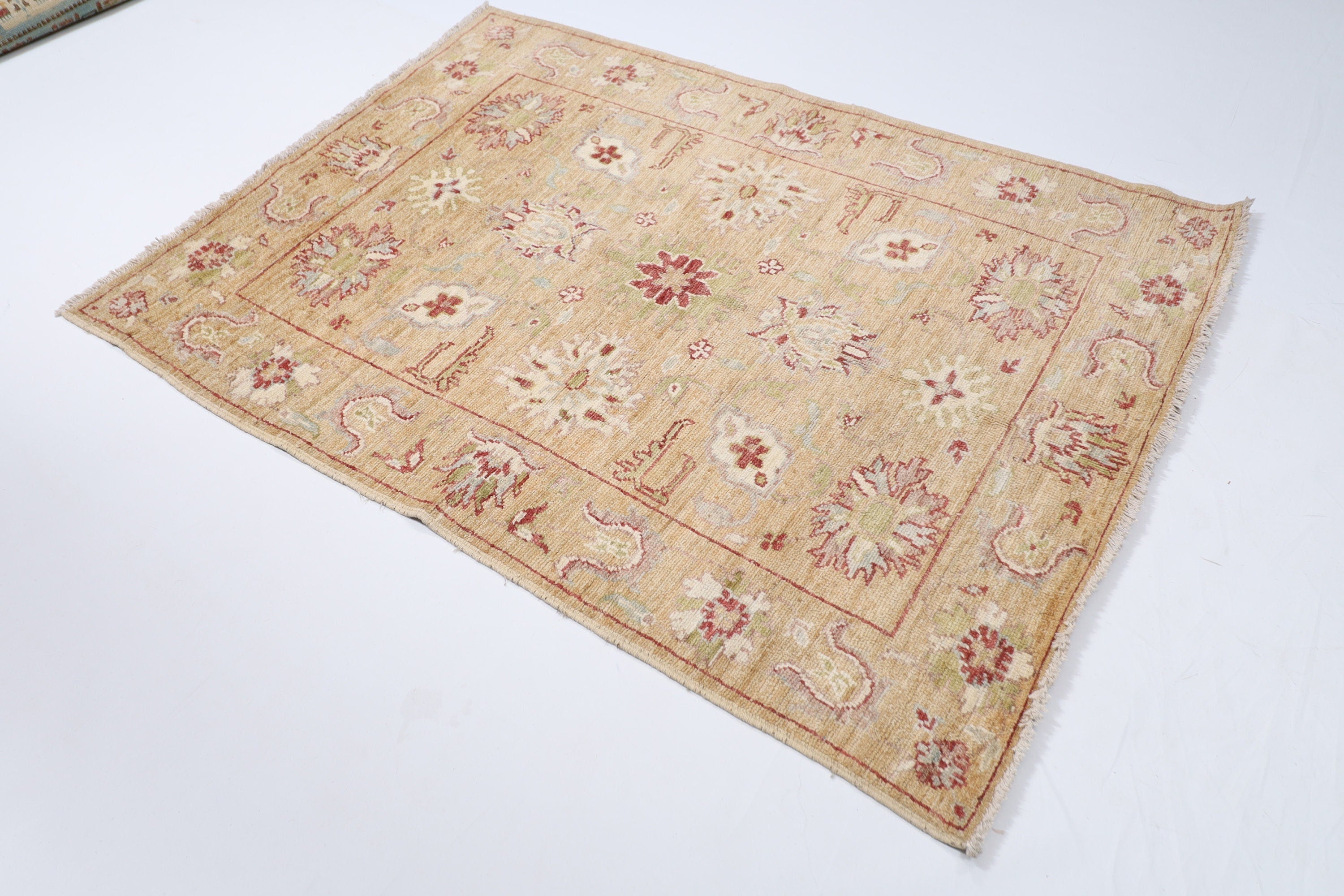 Turkmen Treasure - 141 x 185 cm