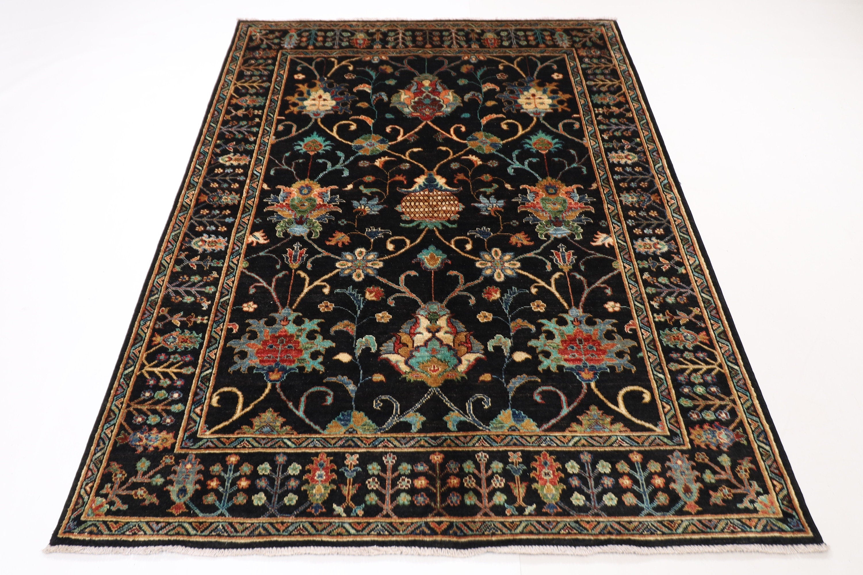 Turkmen - 148 x 202 cm (4.11 x 6.8 ft)