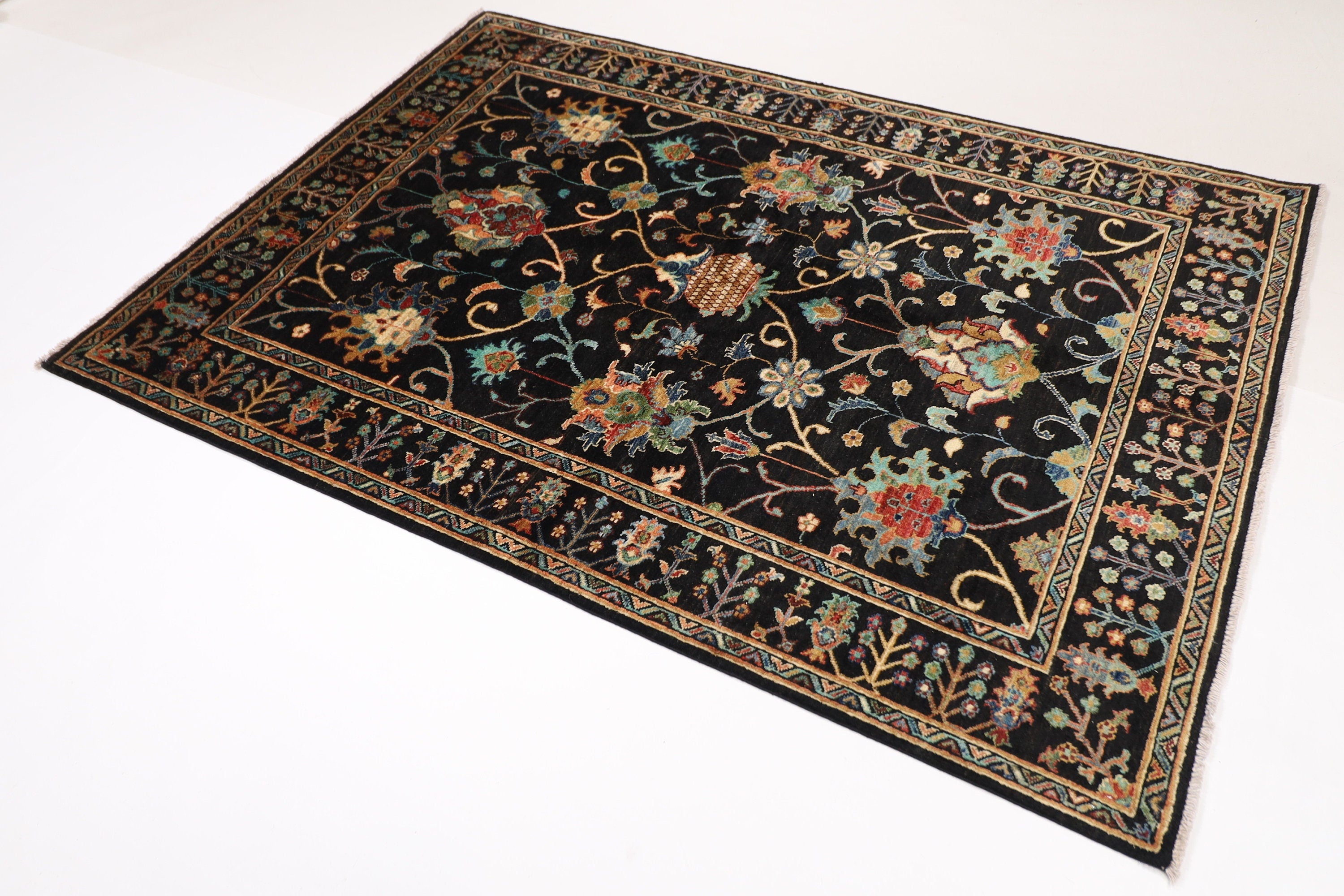 Turkmen - 148 x 202 cm (4.11 x 6.8 ft)