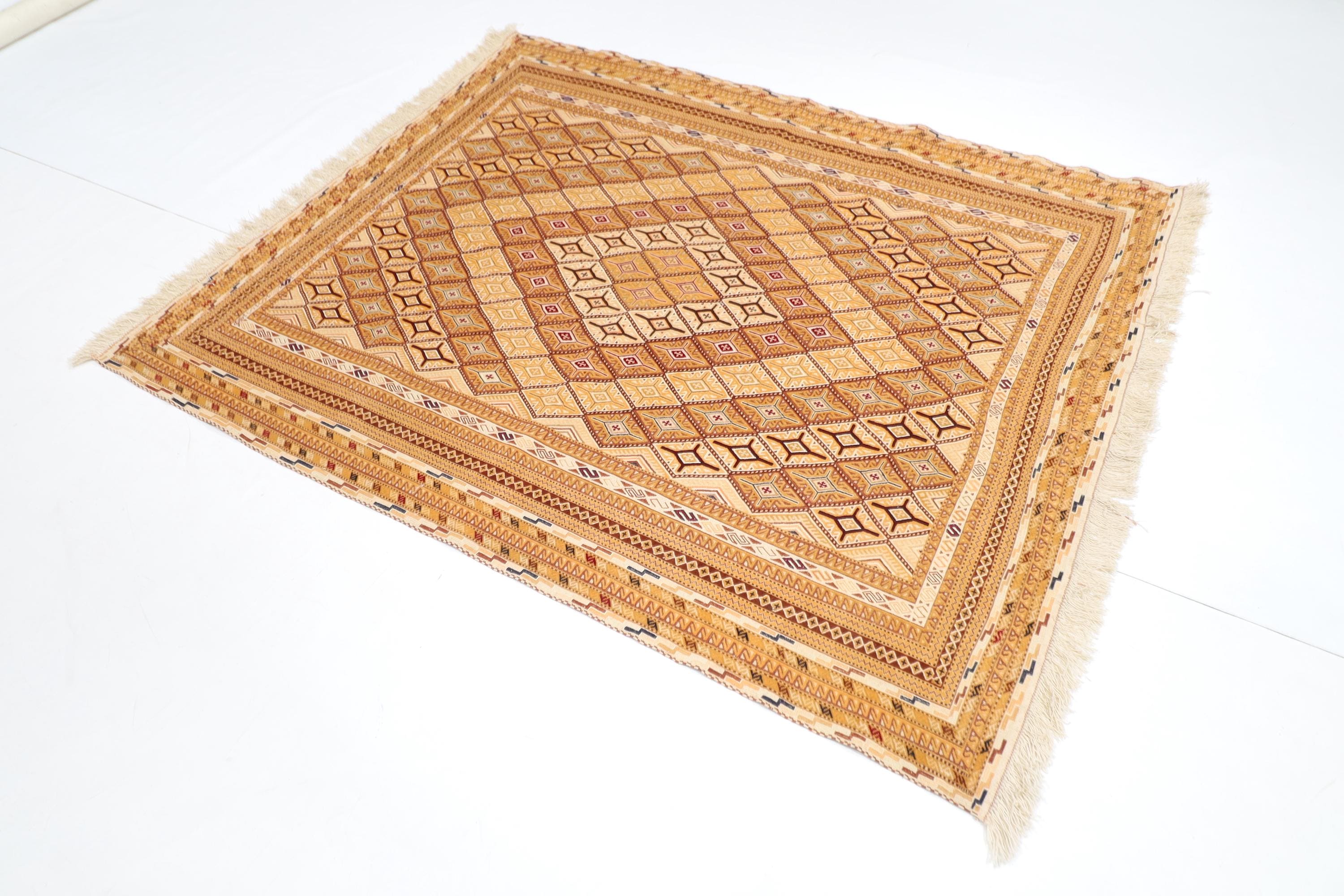 Turkmen Charm - 153 x 185 cm