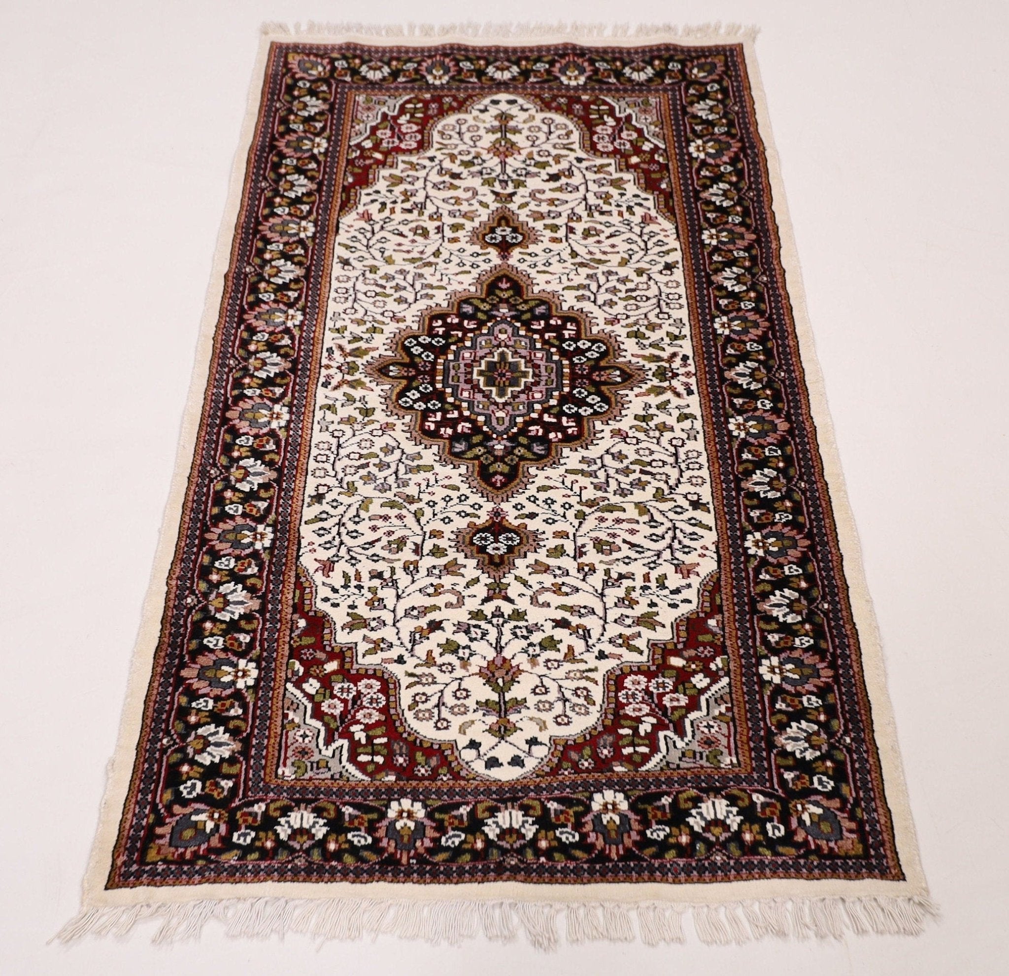 Kazak Area Rug - 3x5 ft (90x152 cm) Hand Knotted Silk and Wool