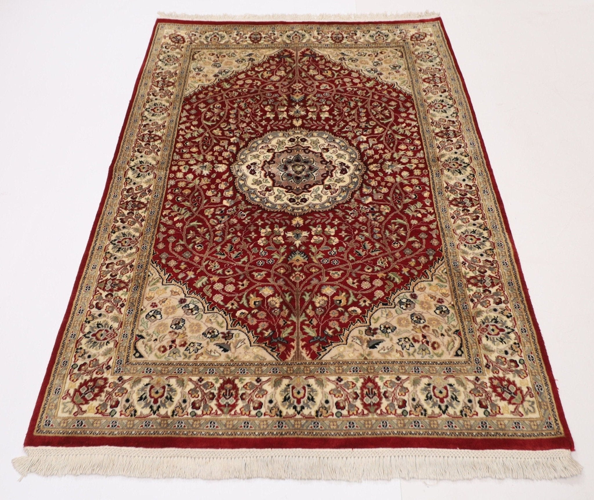 Kazak Rug - 127 x 187 cm (4.2 x 6.2 ft)